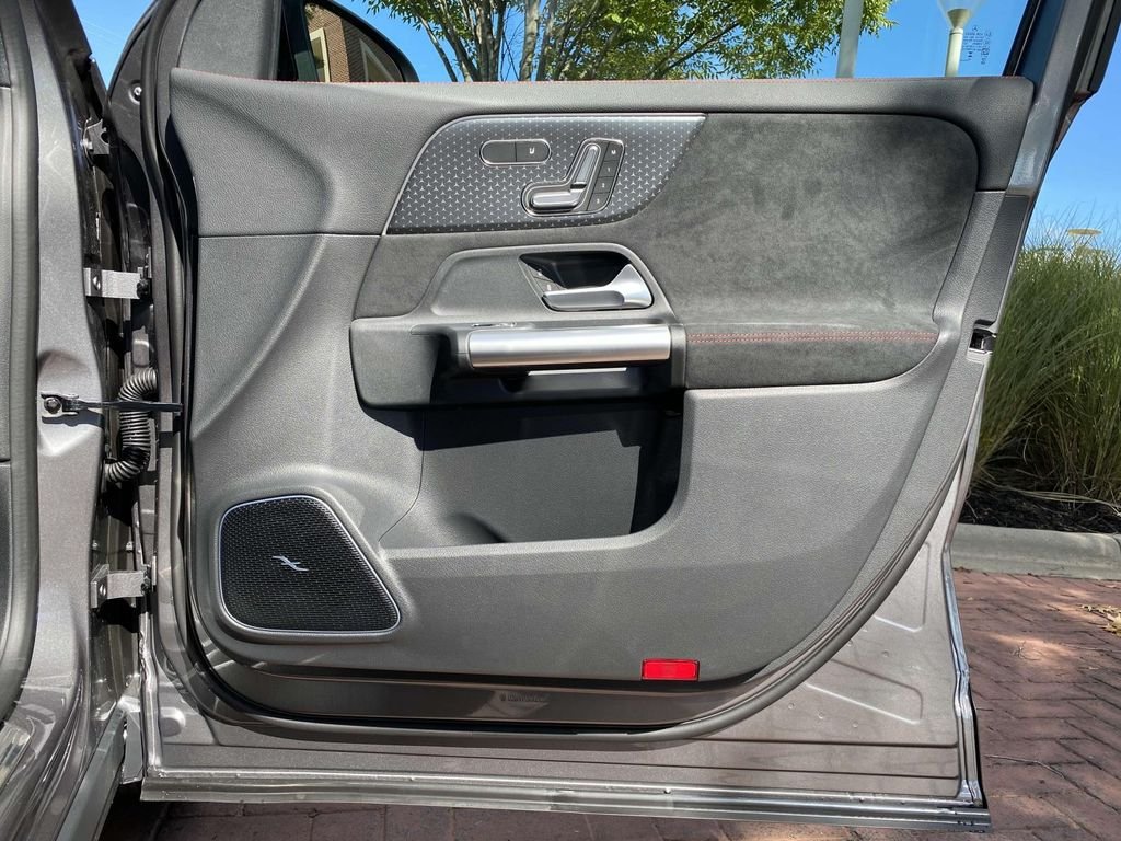 Used 2025 Mountain Grey Metallic Mercedes-Benz GLA 250 image 11