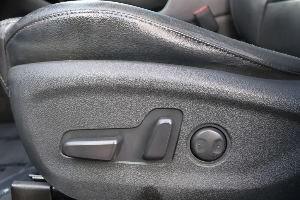 Used 2020 Silver Hyundai Limited image 18