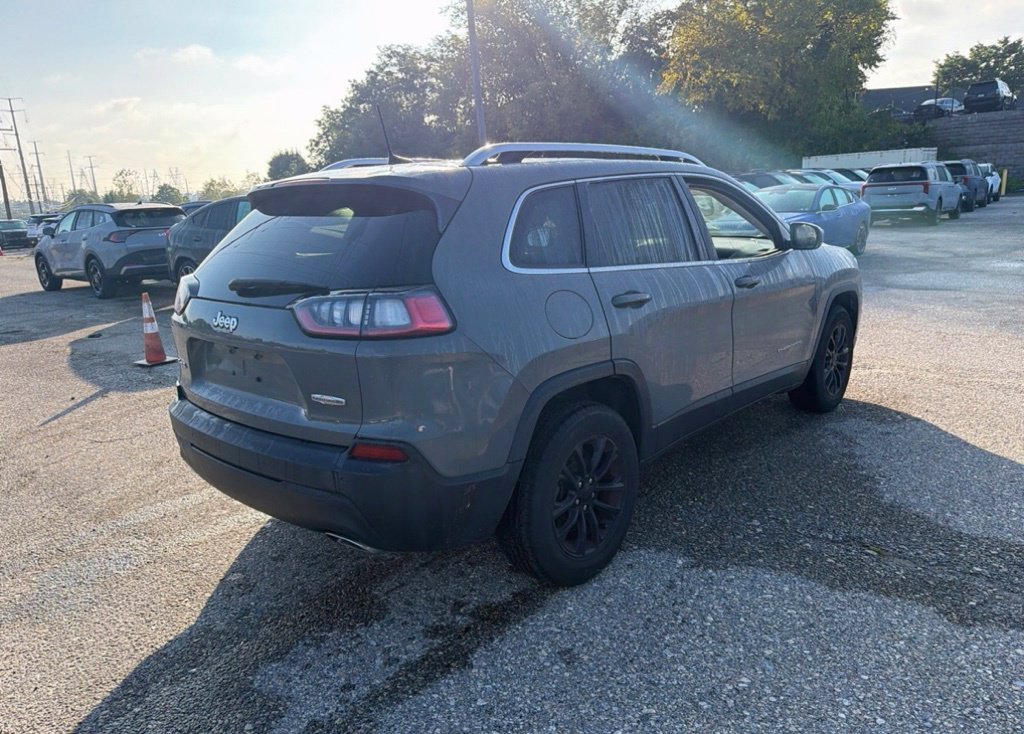 Used 2021 Gray Jeep Latitude Lux image 5