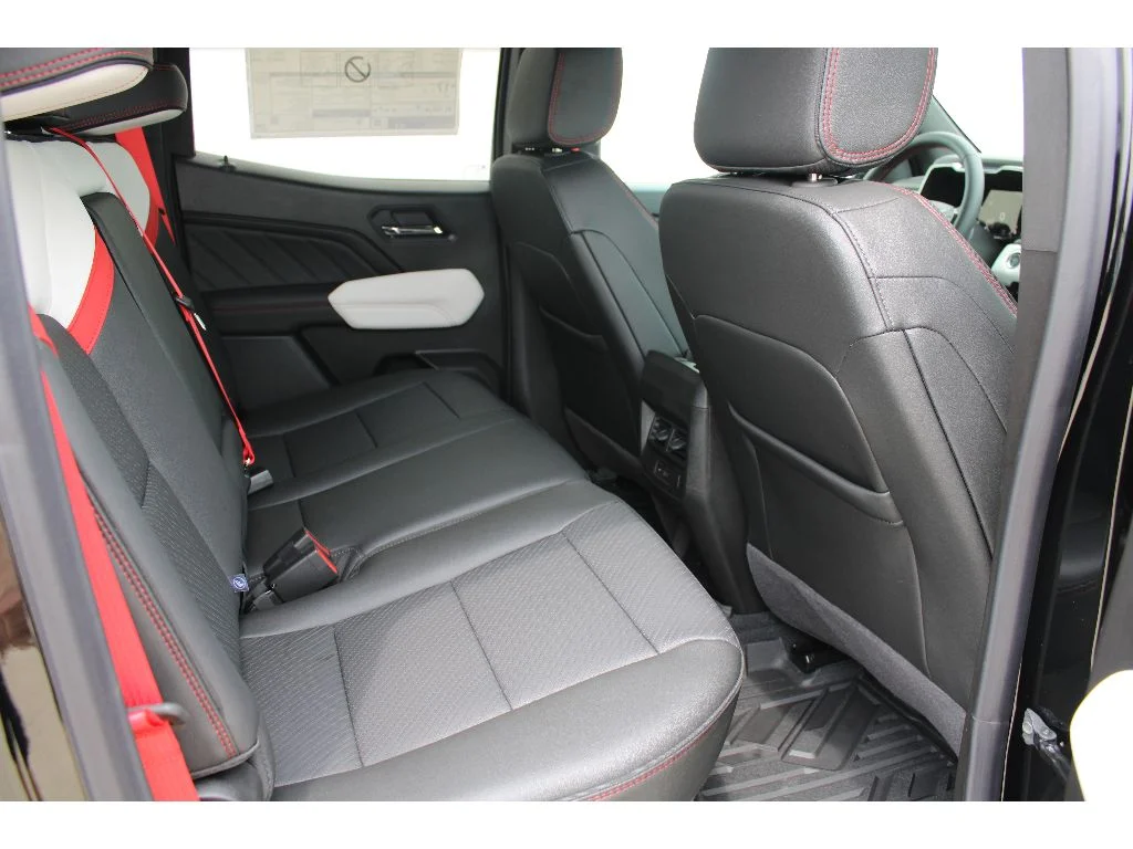 2025 GMC Canyon AT4 - Photo 14