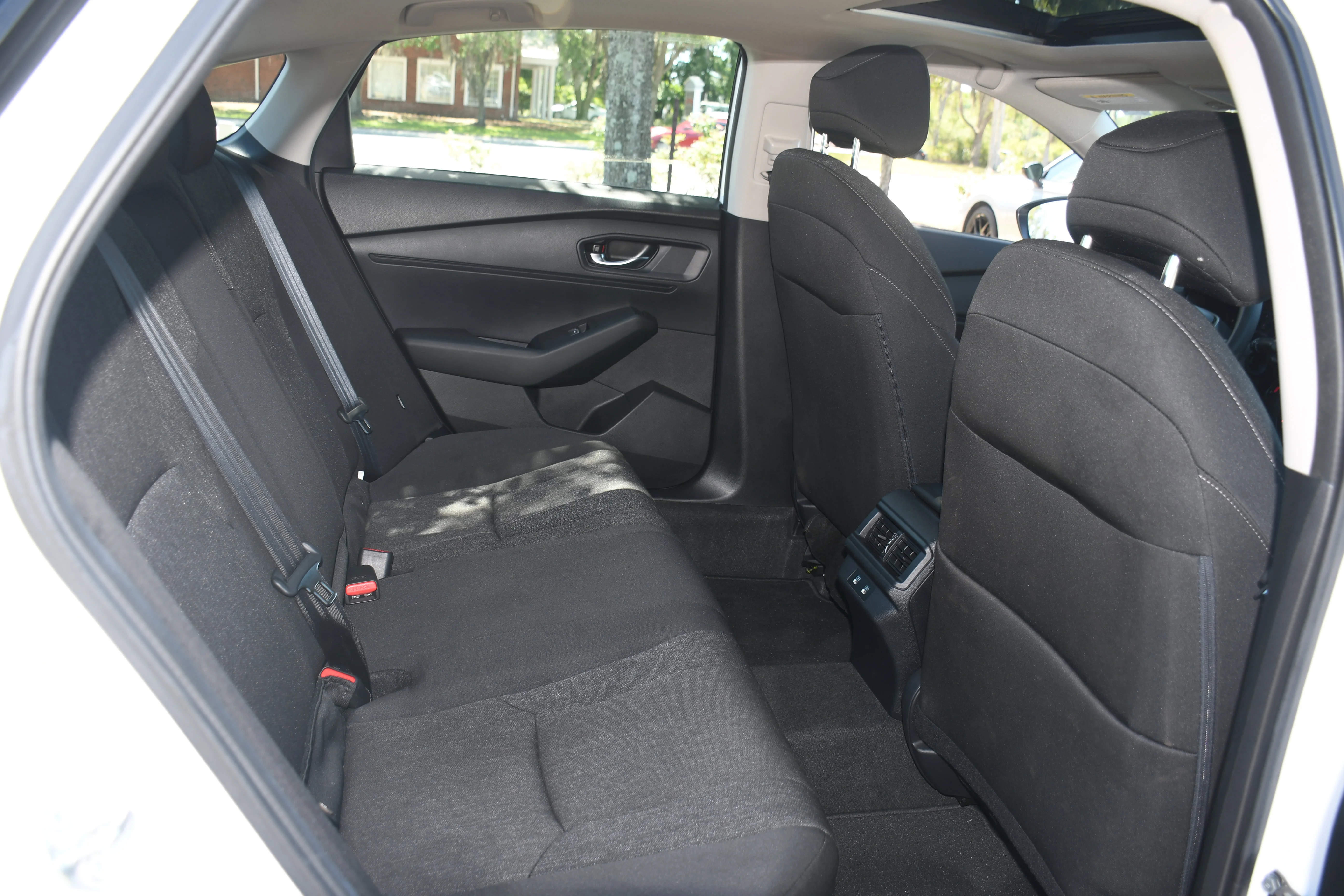 Used 2025  Honda SE image 19