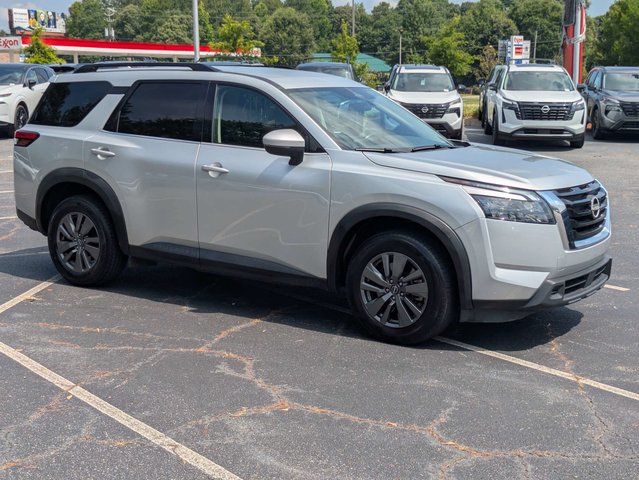 2024 Nissan Pathfinder SV