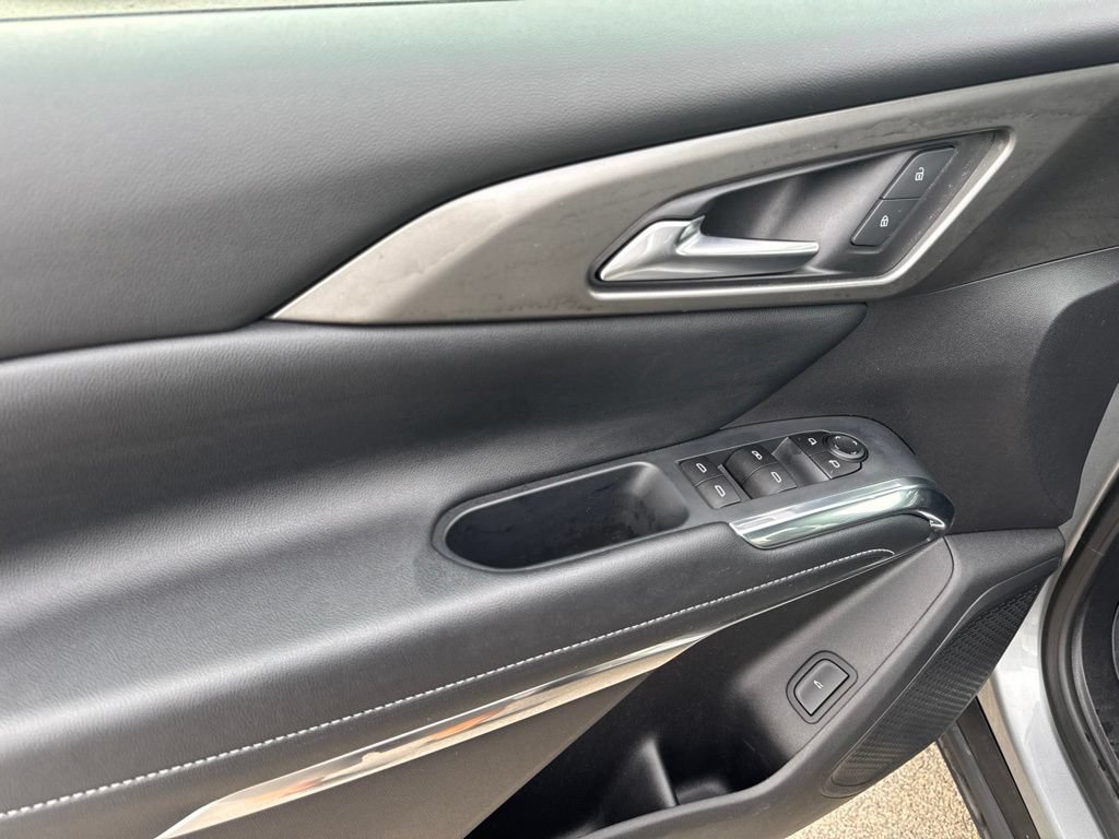 Used 2025 Sterling Gray Metallic Chevrolet LT image 9