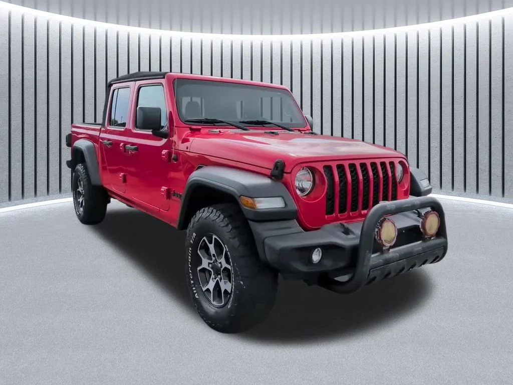 Used 2020 Red Jeep Sport image 3