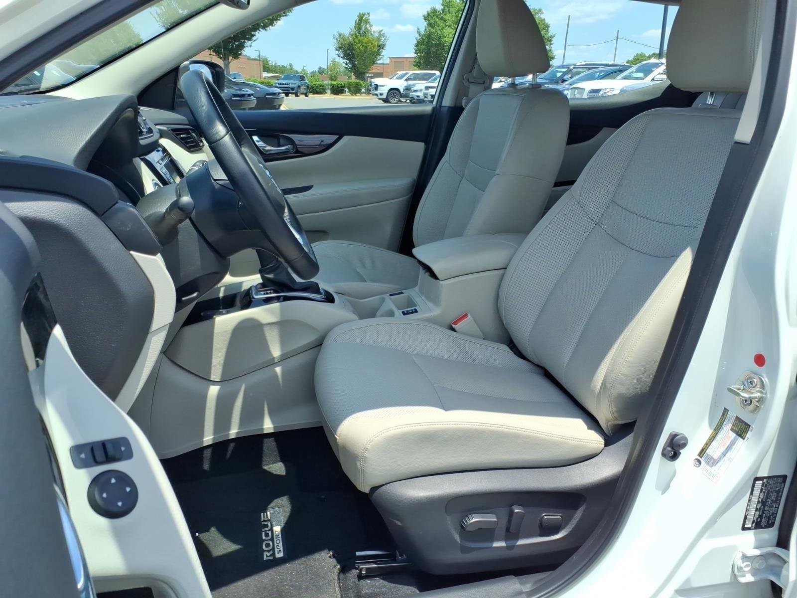 Used 2022 Pearl White Tricoat Nissan SL image 19