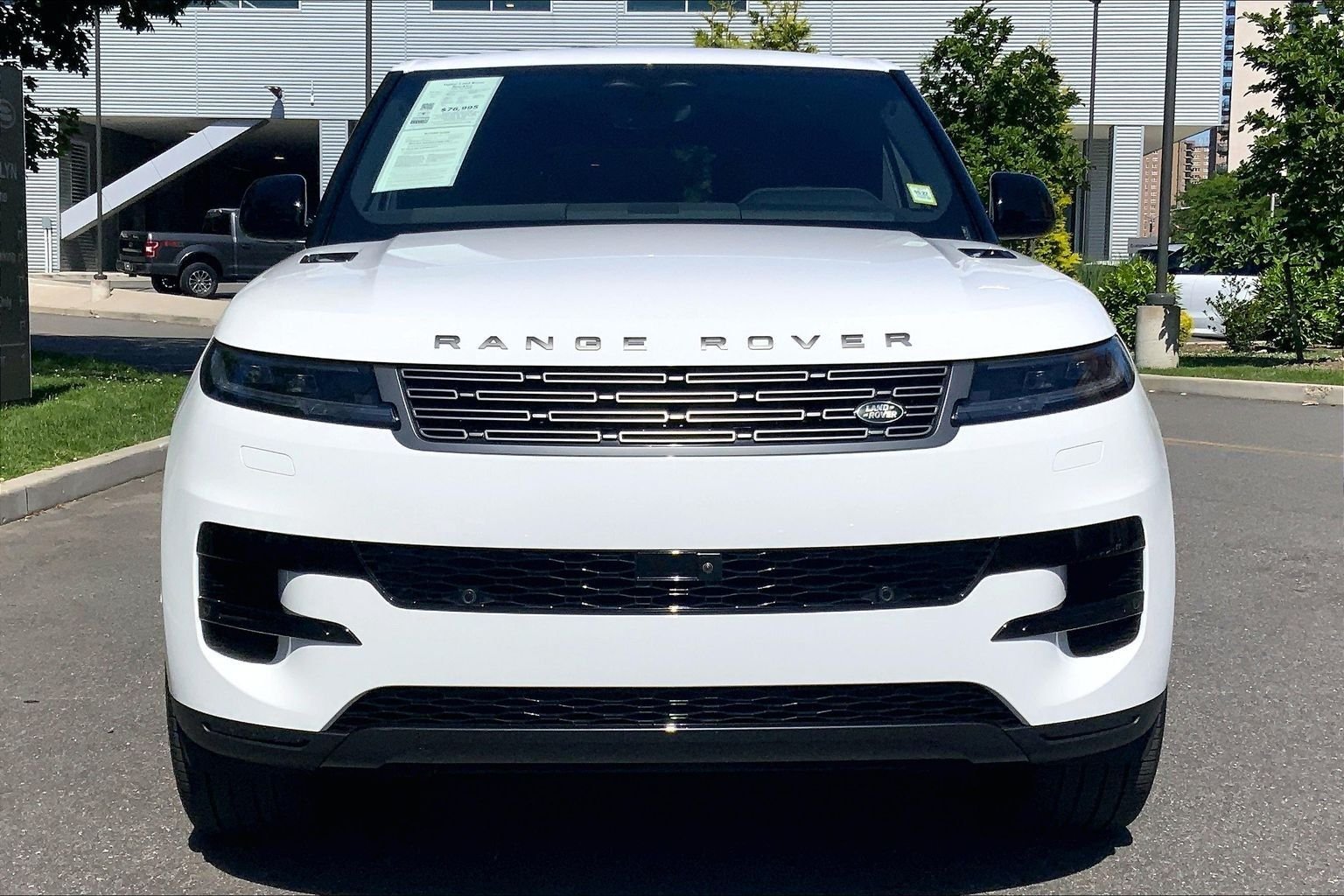 Certified Used 2025 Fuji White Land Rover SE image 3