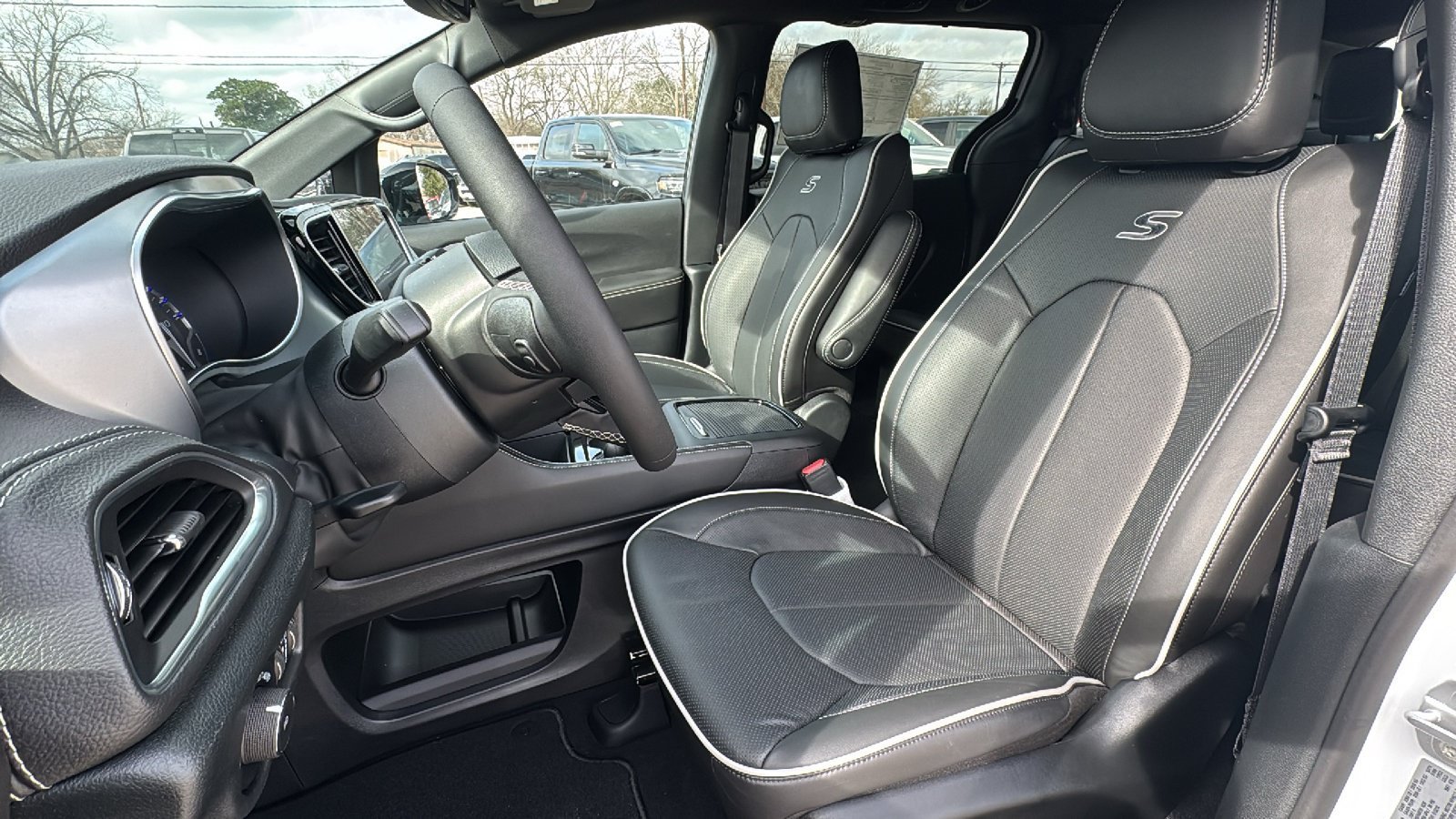 2026 Chrysler Pacifica Limited - Photo 14