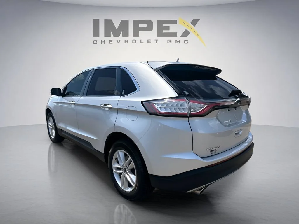 Used 2018  Ford SEL image 3