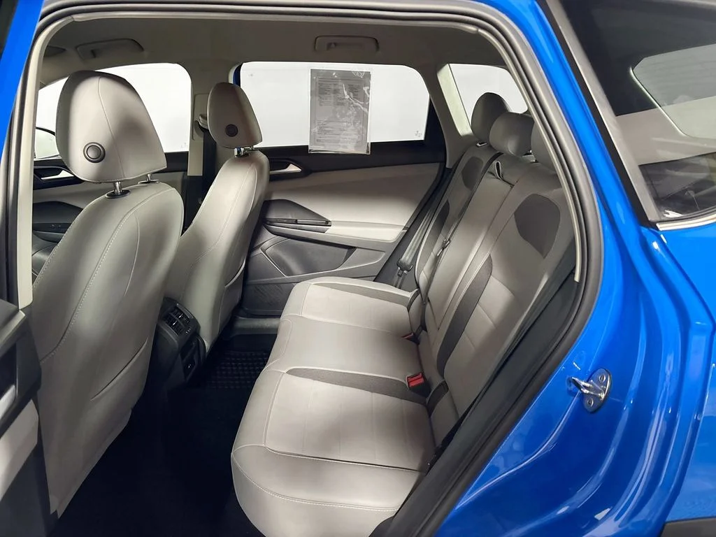 Used 2022 Blue Volkswagen 1.5T SE image 19