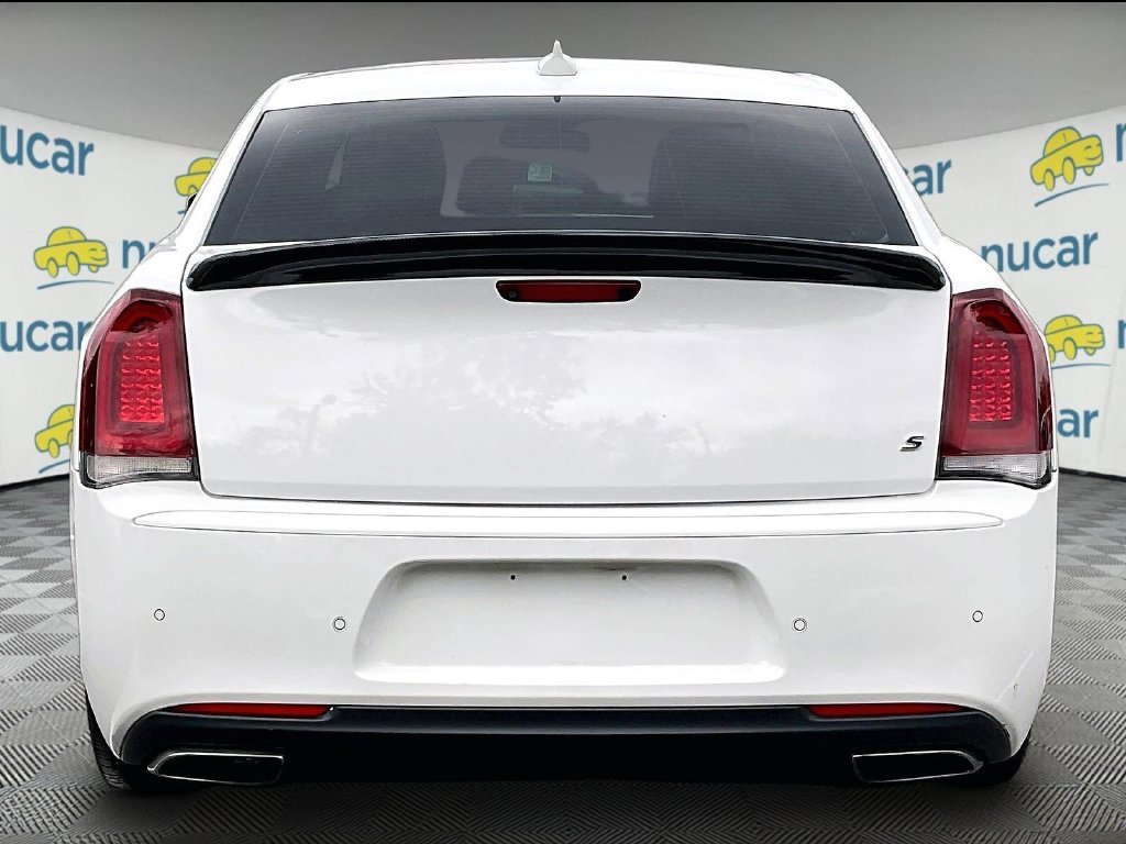 Used 2017 White Chrysler S image 5