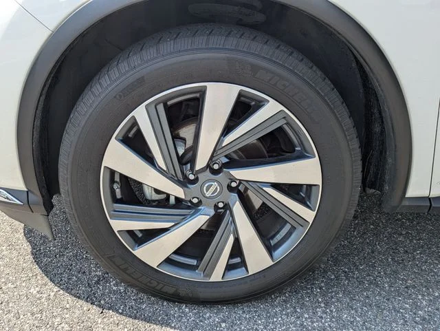 Certified Used 2017 White Nissan Platinum image 9