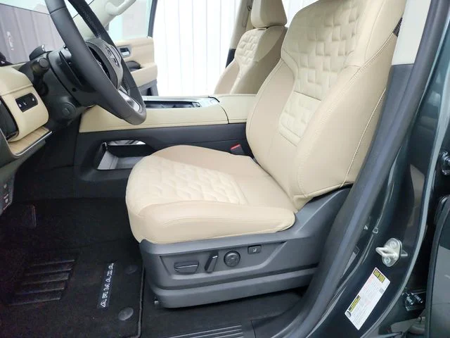 New 2026 White Nissan Platinum Reserve image 19