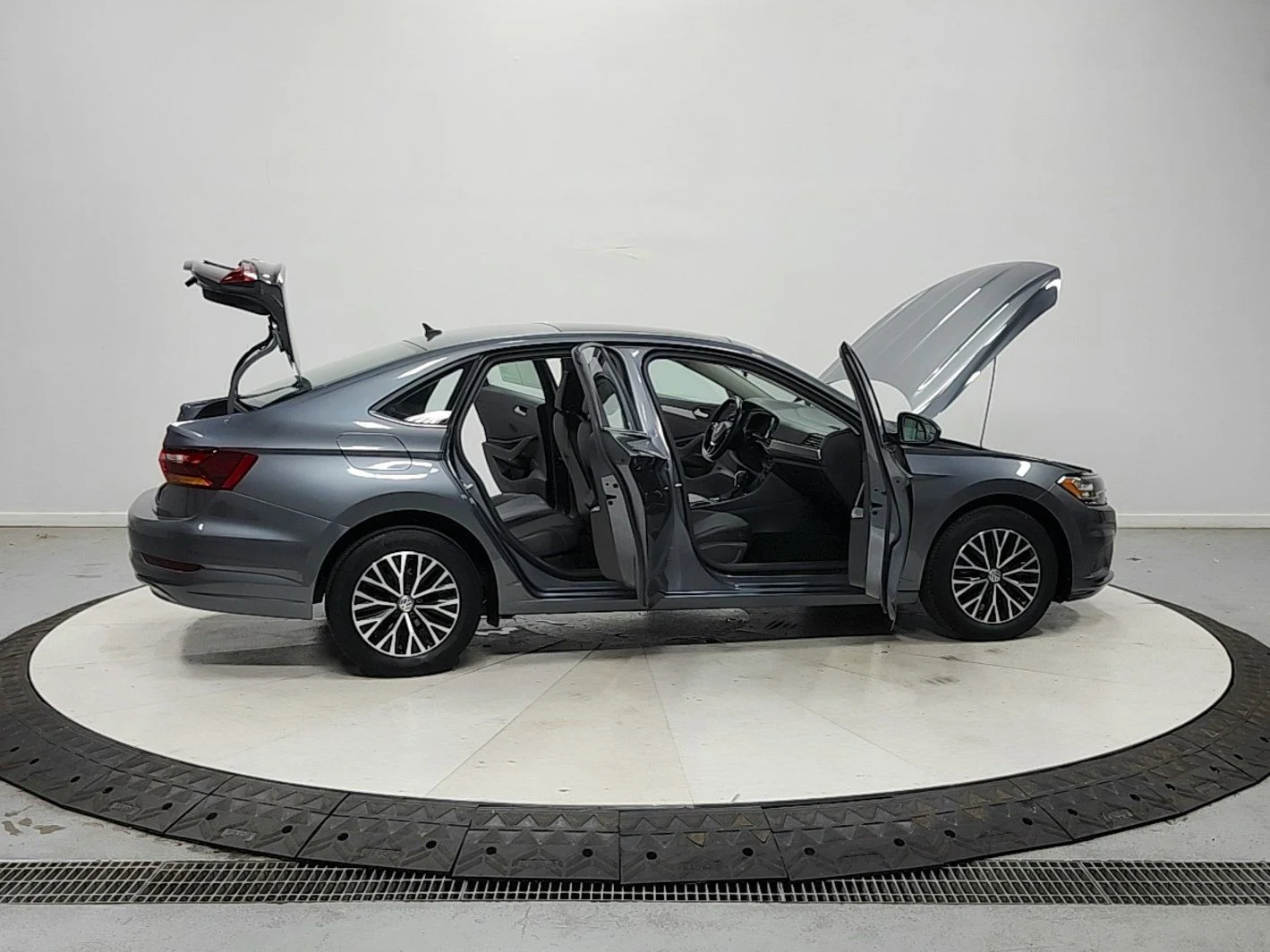Used 2019 Gray Volkswagen 1.4T SE image 17
