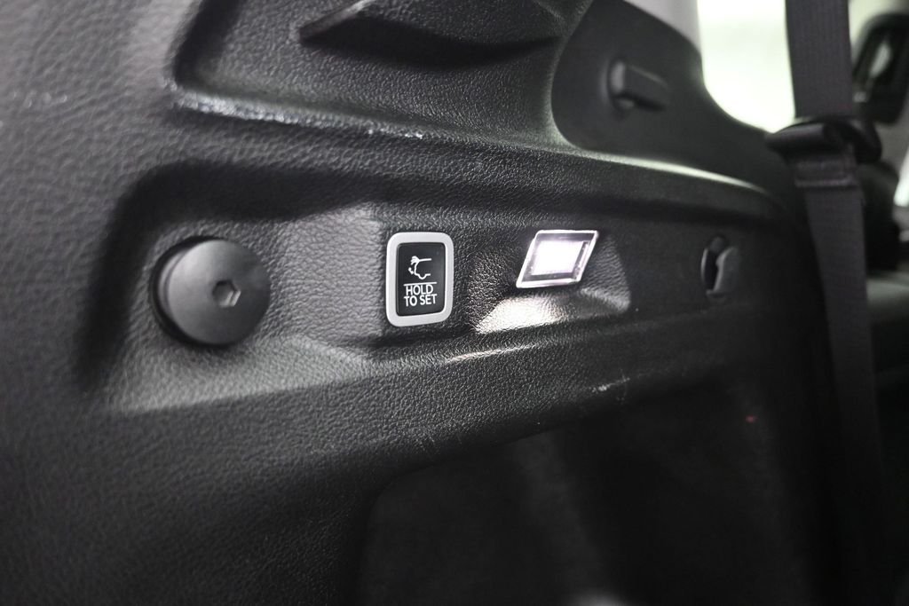 Used 2023 White/off-white Jeep Limited image 14