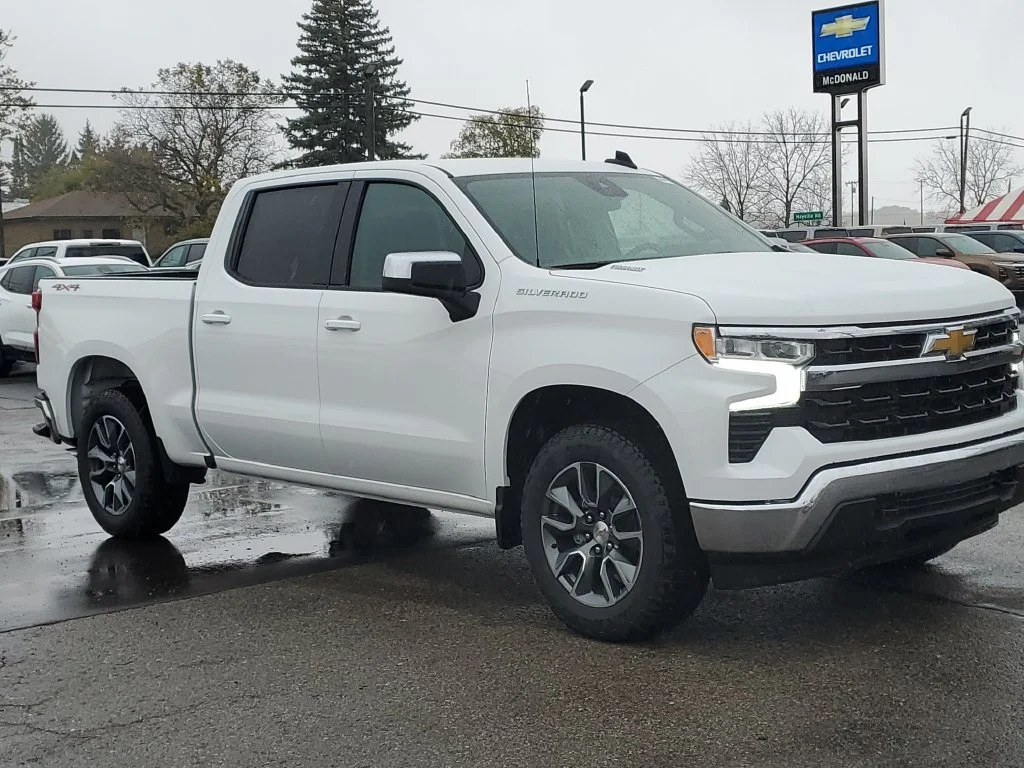 New 2026 Summit White Chevrolet LT (2FL) image 2