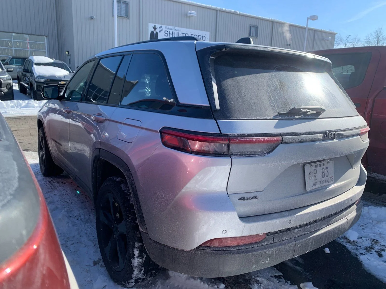 Used 2023 Silver Zynith Jeep Laredo image 3