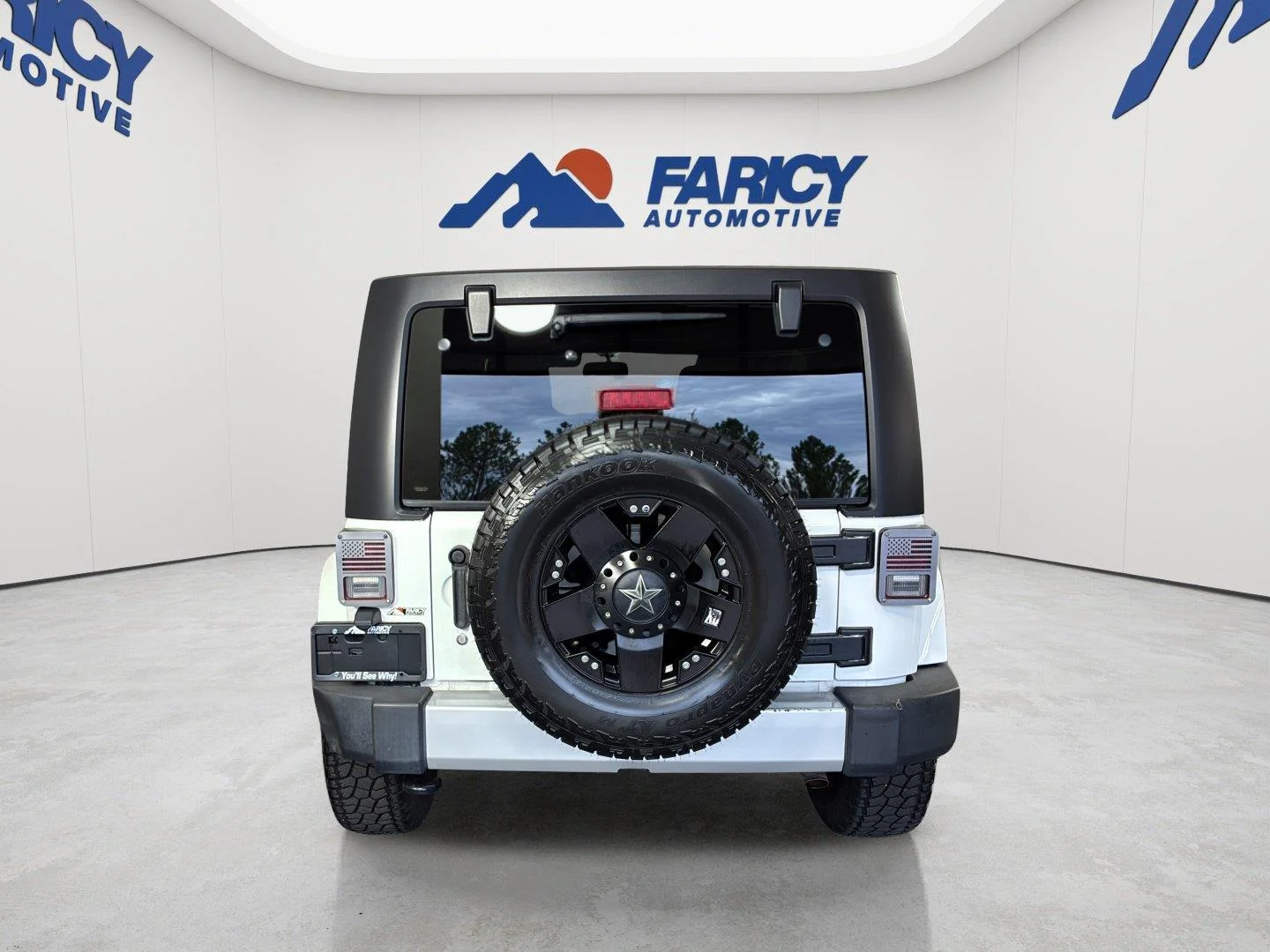 Used 2014 Bright White Clearcoat Jeep Sahara image 6