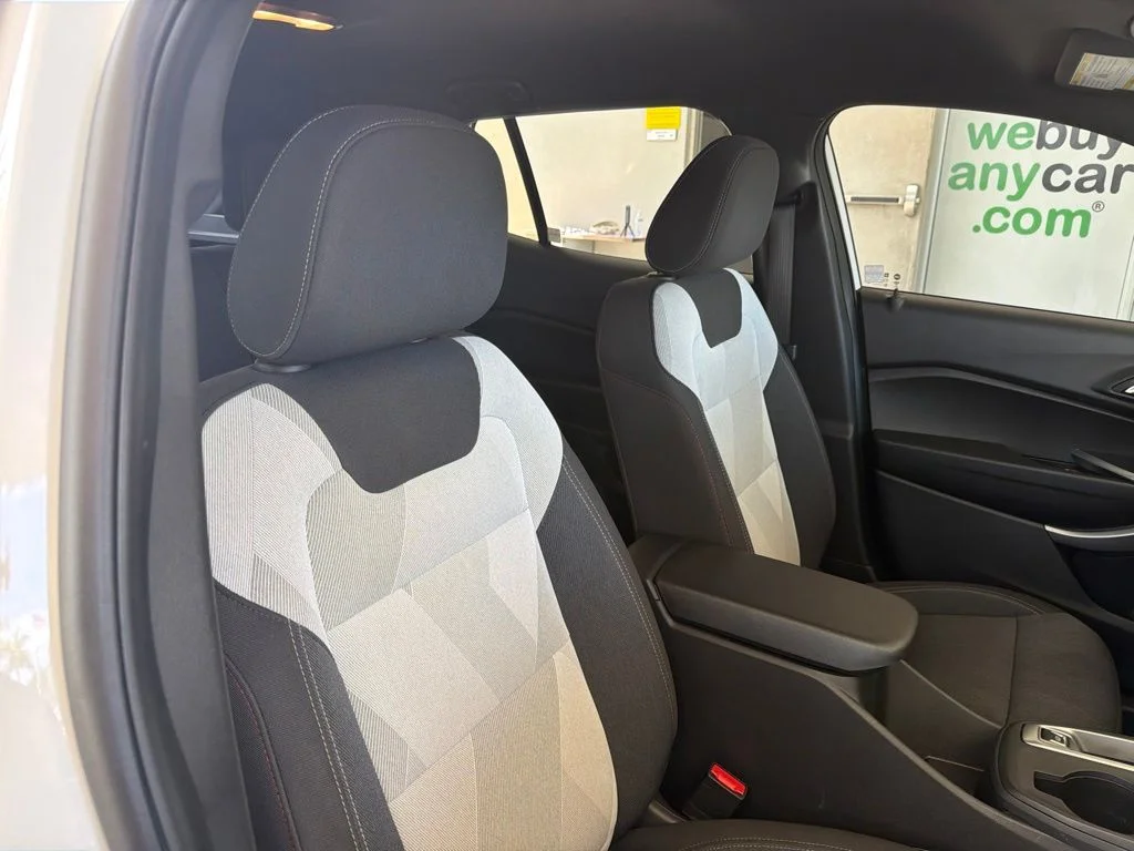 Used 2025 White Chevrolet 1RS image 22