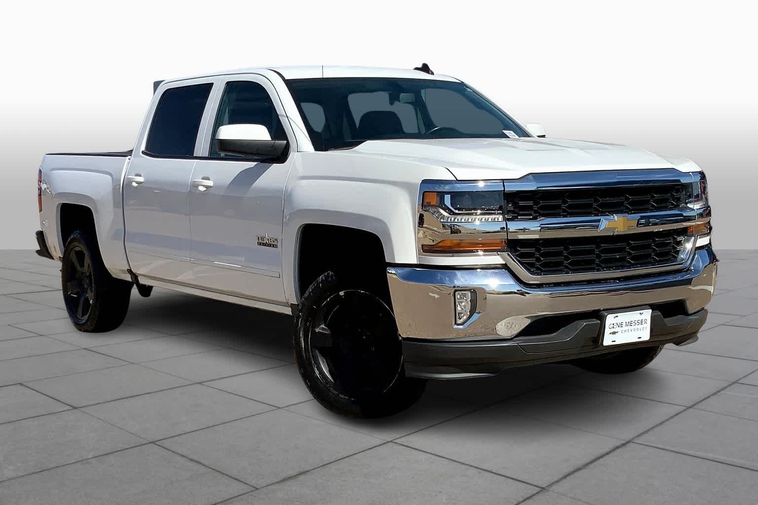 Used 2017 Summit White Chevrolet LT image 3