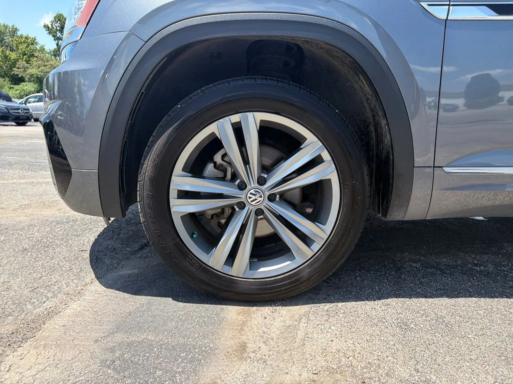 Used 2019  Volkswagen SEL Premium image 29