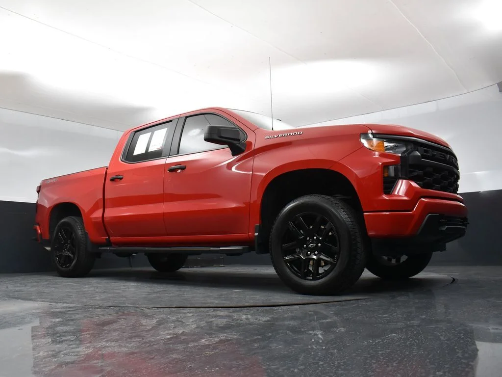Used 2022 Red Chevrolet Custom image 28