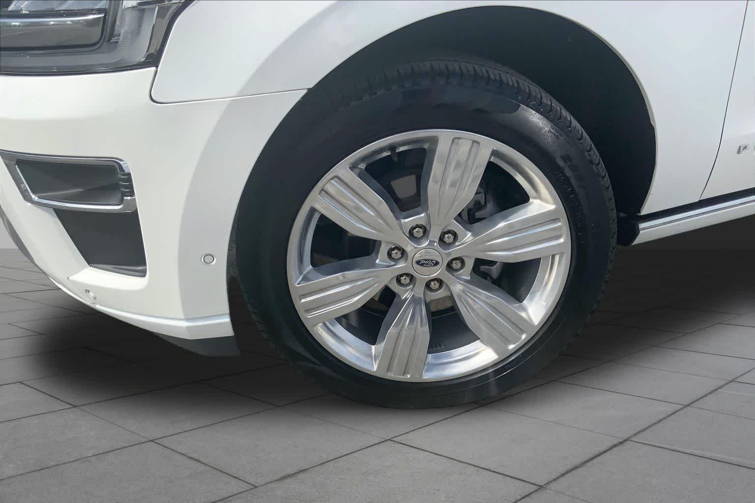 Used 2024 Star White Ford Platinum image 11