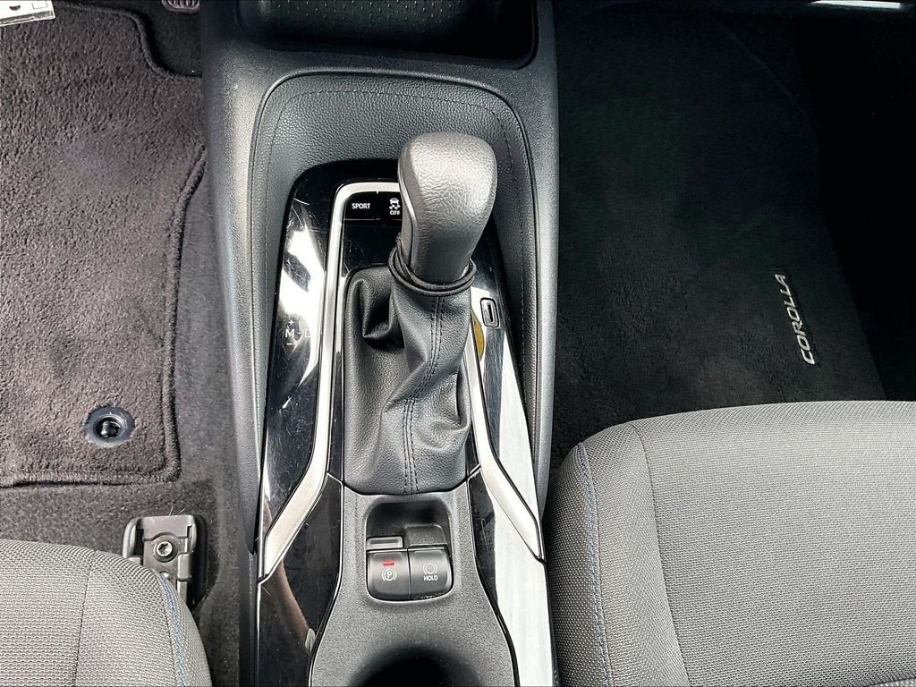 Used 2020 White Toyota SE image 19