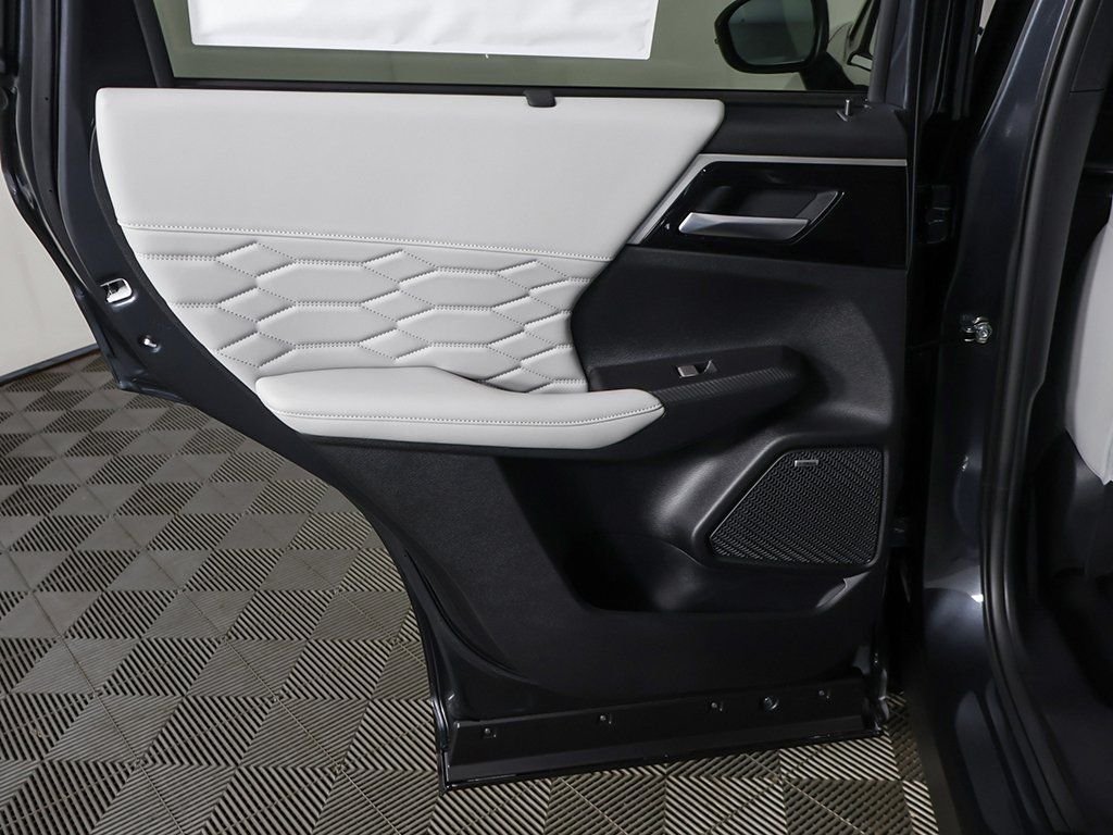2025 Mitsubishi Outlander SEL - Photo 29