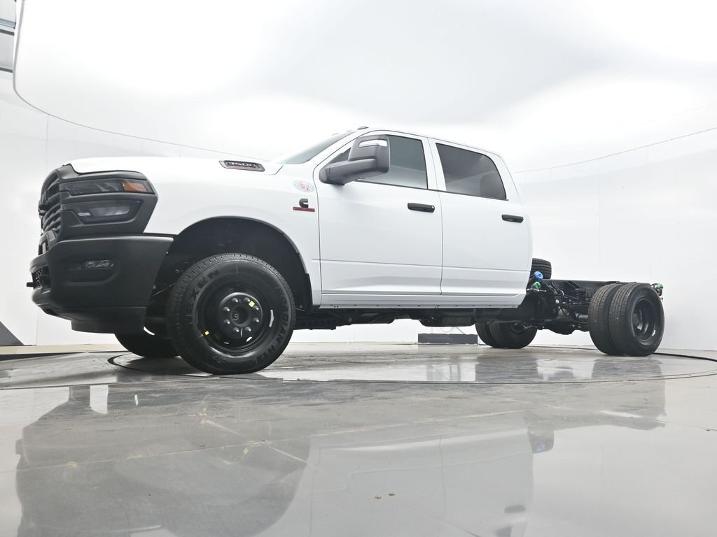 New 2026 Bright White Clearcoat RAM Tradesman image 30