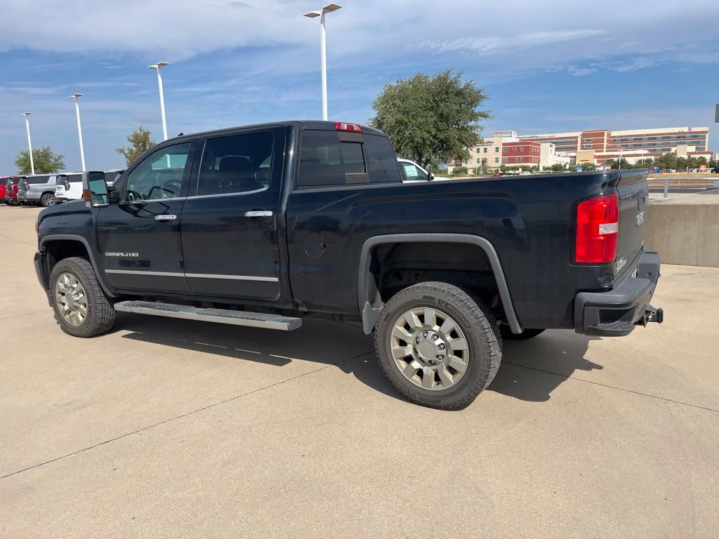 Used 2016 ONYX BLACK GMC Denali image 4