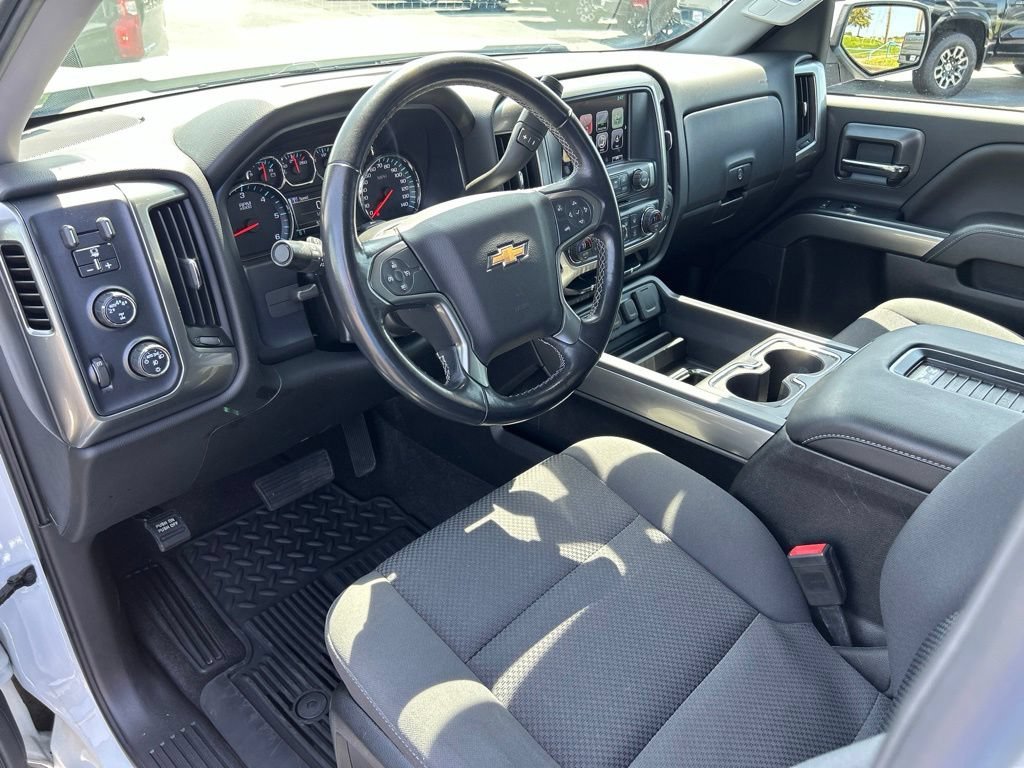 Used 2018 SUMMIT WHITE Chevrolet LT image 19