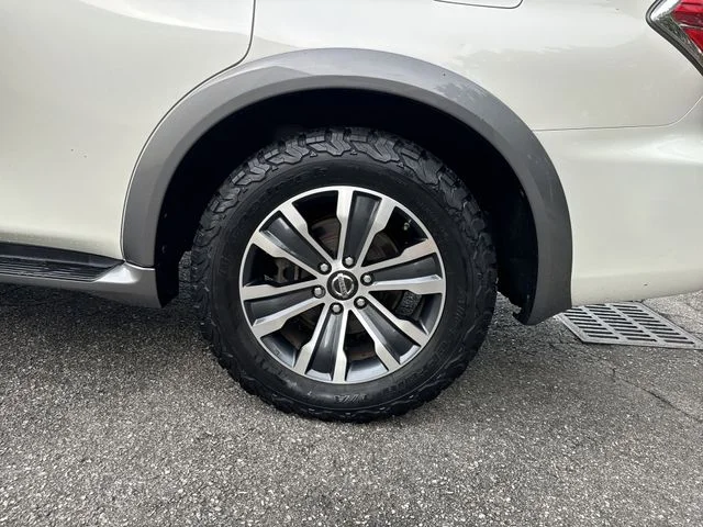 Used 2017 White Nissan SL image 37