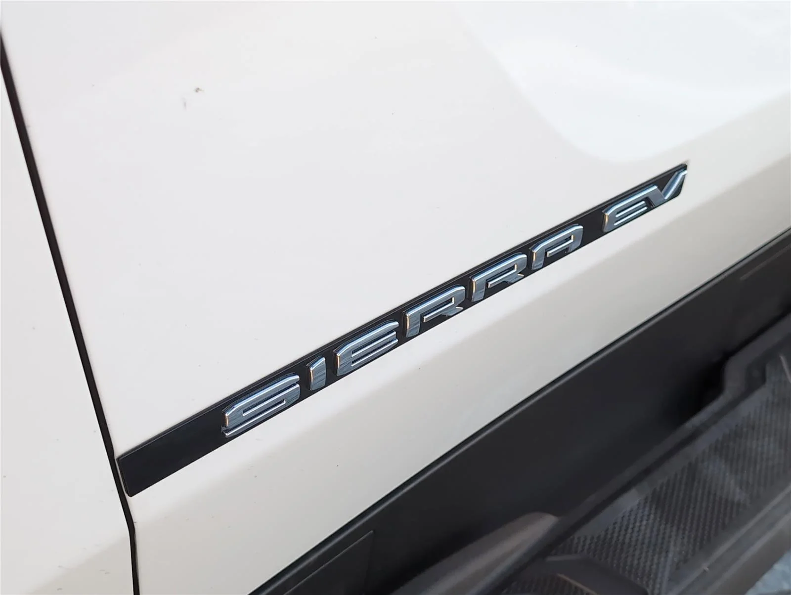New 2026 Summit White GMC Elevation Standard Range image 9