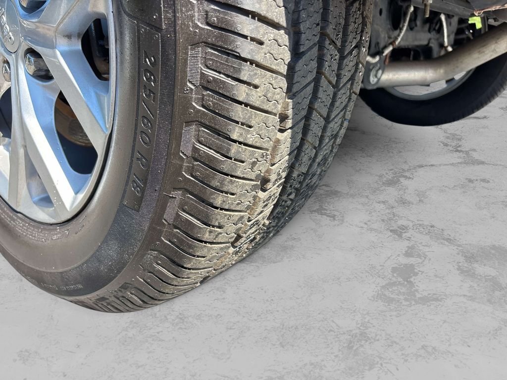 Used 2024 Silver Jeep Limited image 14