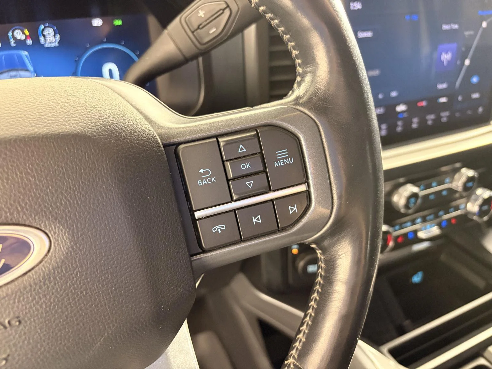 Used 2023 Oxford White Ford LARIAT image 28