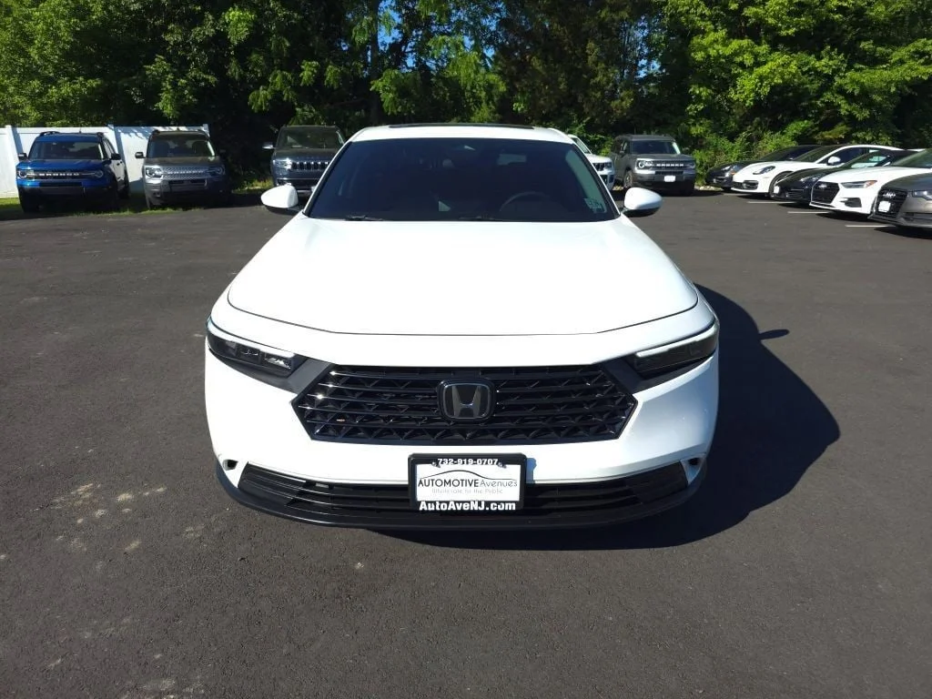 Used 2024 Platinum White Pearl Honda EX CVT image 2