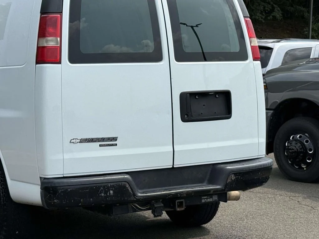 Used 2013 White Chevrolet Work Van image 10