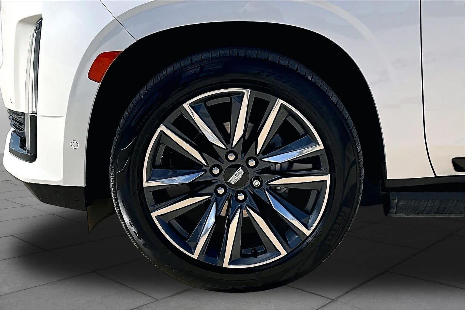 Used 2021 Crystal White Tricoat Cadillac Sport image 10
