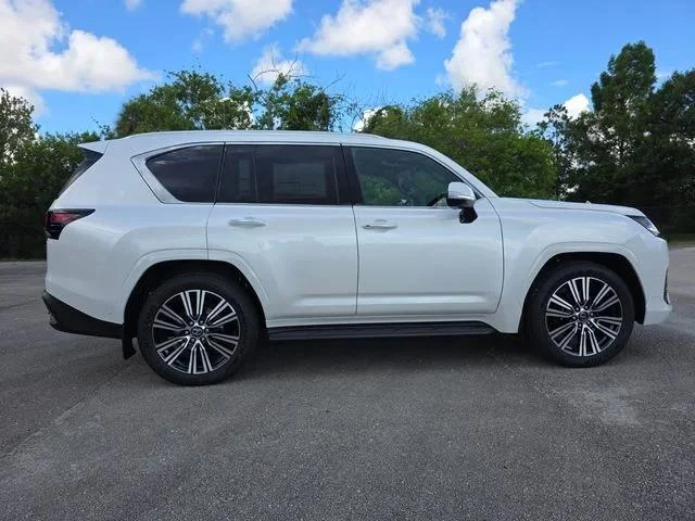 New 2026 Eminent White Pearl Lexus LUXURY image 9