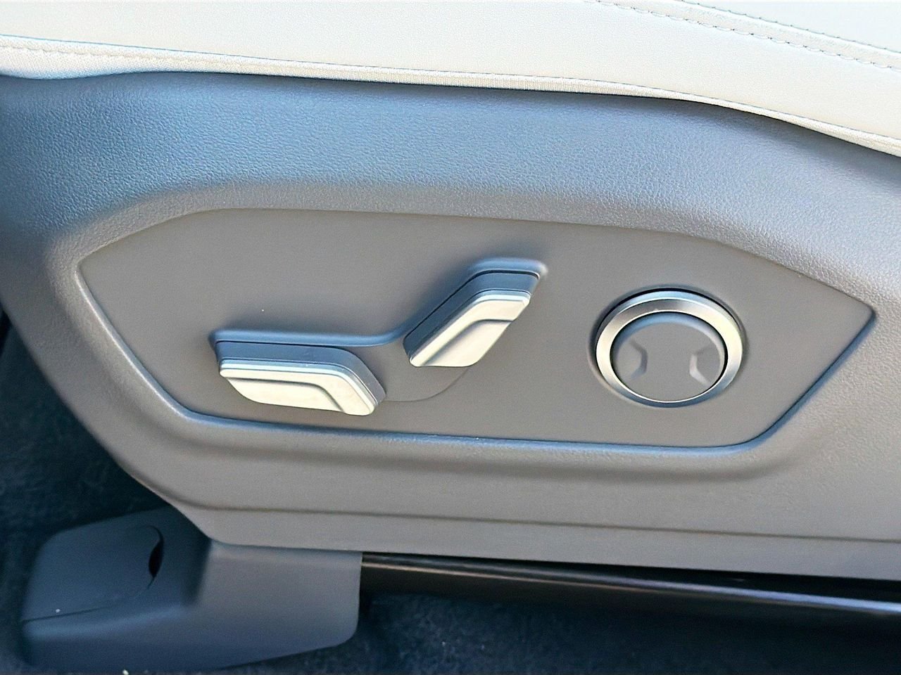 New 2026 Phantom Black Hyundai SEL FWD image 22