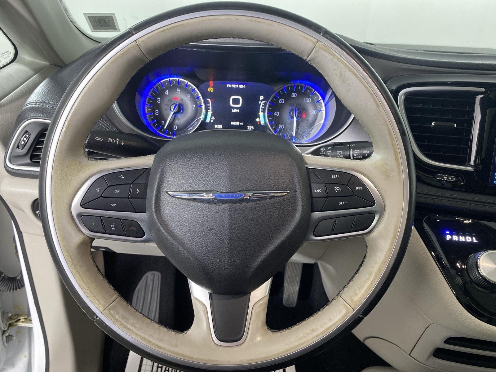 Used 2019 Bright White Clearcoat Chrysler Limited image 21