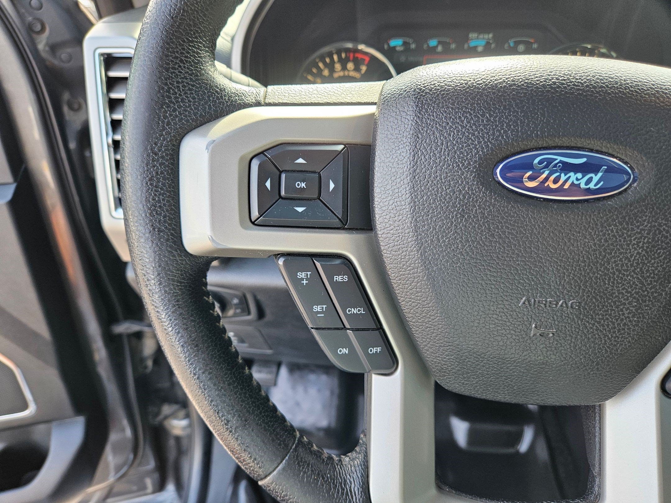 Used 2015 Magnetic Metallic Ford Lariat image 18
