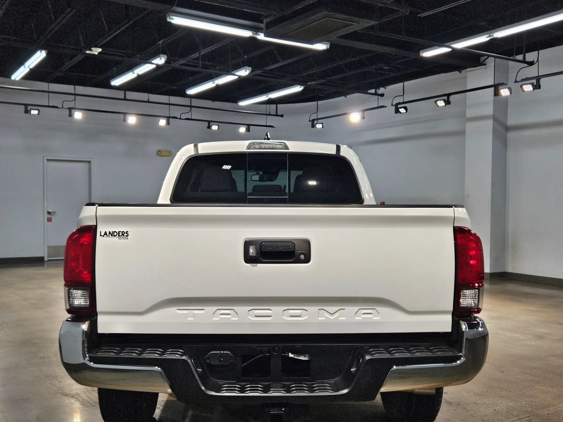 Used 2023 Ice Cap Toyota SR5 image 6