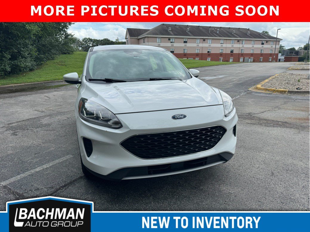 Used 2020 Star White Metallic Tri-Coat Ford SE image 3