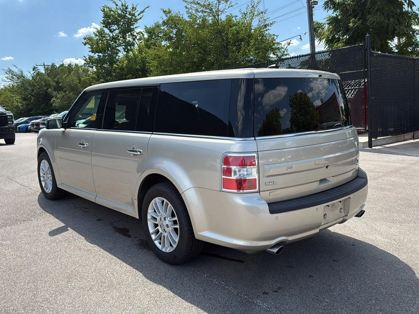 Used 2018 White Gold Ford SEL image 5