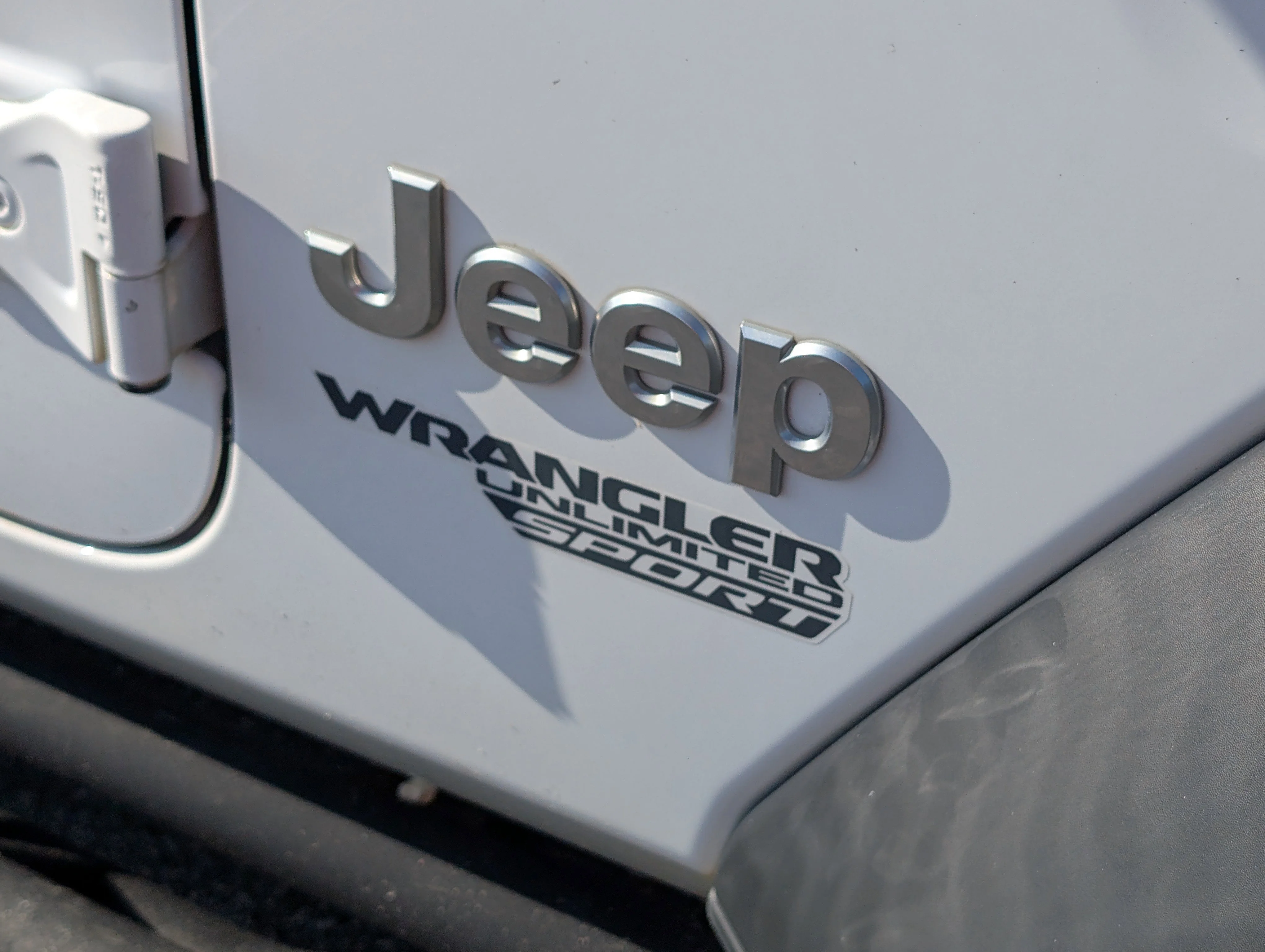 Used 2018 White Jeep Sport image 41