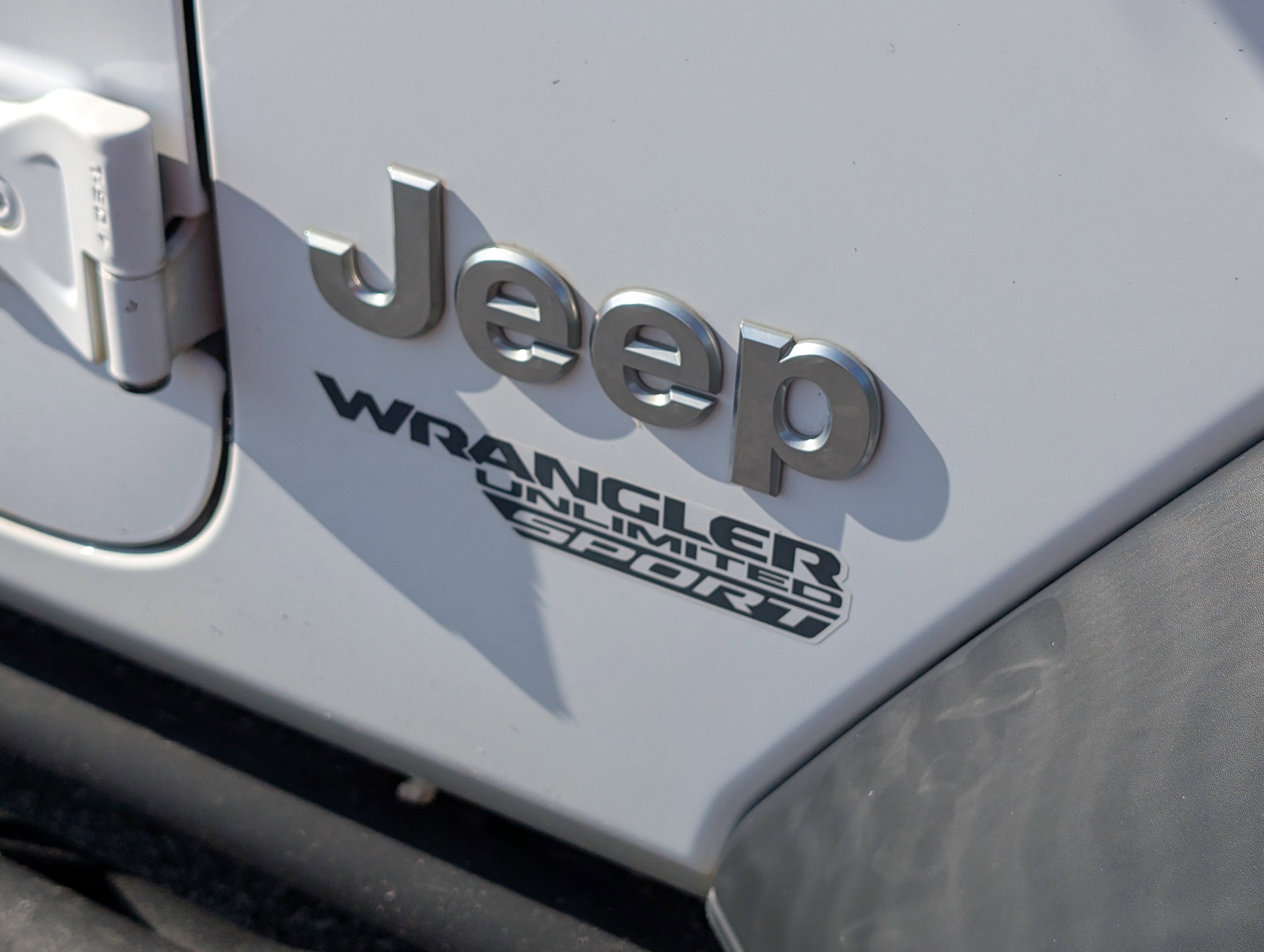 Used 2018 White Jeep Sport image 41