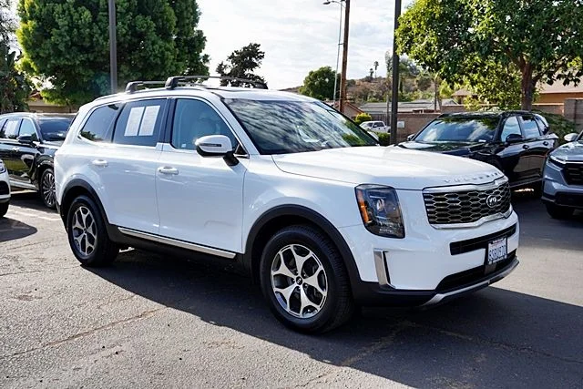Used 2021 White Kia EX image 5