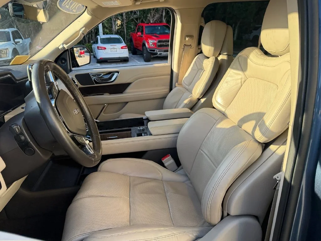 Used 2020 Blue Lincoln Reserve image 11