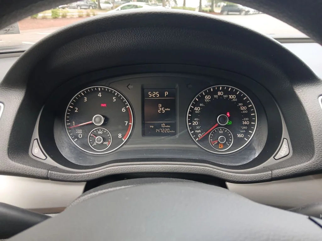 Used 2012 Silver Volkswagen 2.5 S image 15